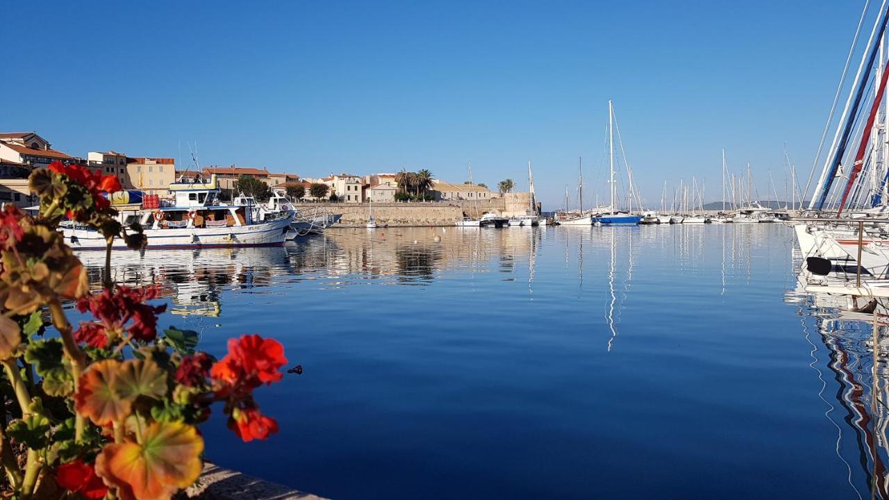 Appartamento In Centro Fronte Spiaggia Del Lido Con Terrazza Vista Mare E Wi-Fi Alghero Exterior foto